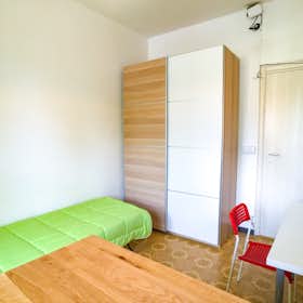 Private room for rent for €685 per month in Turin, Via Monfalcone