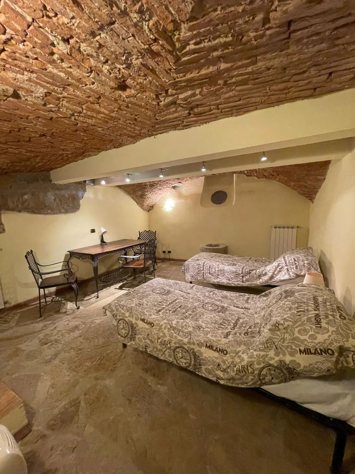 1-Bedroom Apartment in Borgo Tegolaio, Florence (1037477) ROOM 1