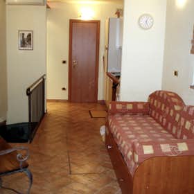 Apartment for rent for €1,100 per month in Florence, Borgo Tegolaio