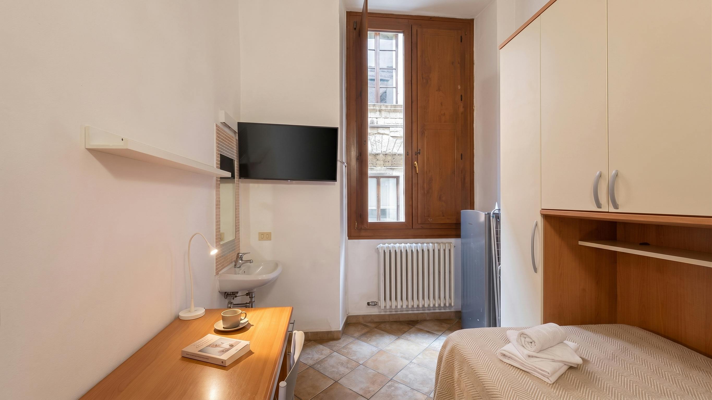Shared room for rent for €700 per month in Siena, Via del Porrione