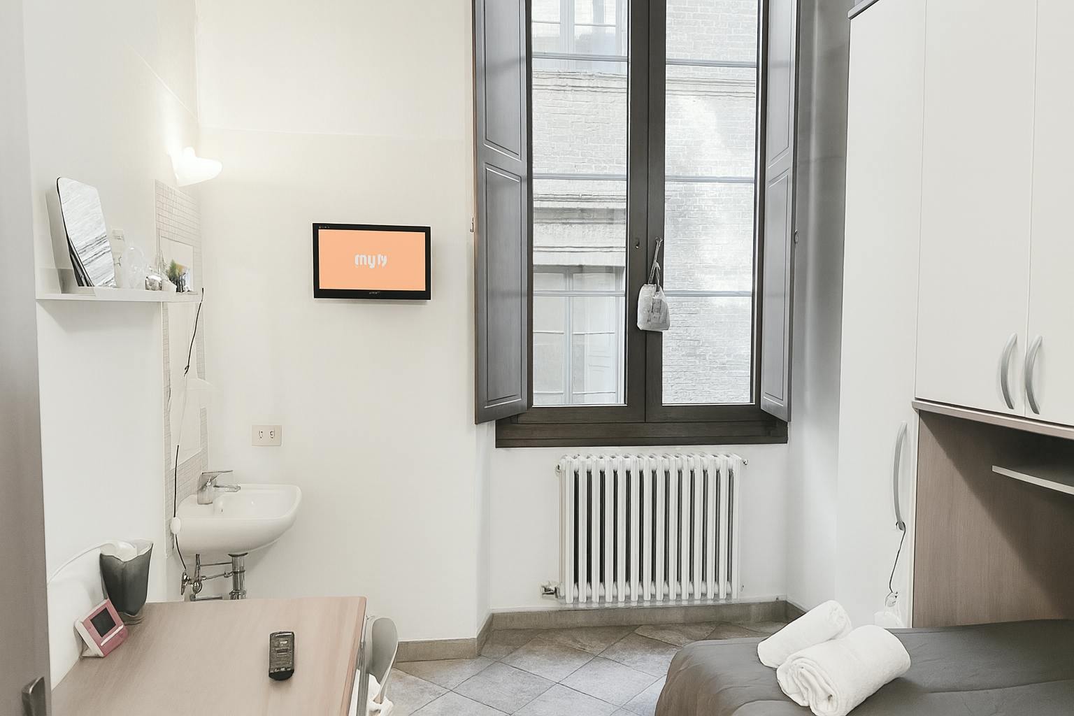 Shared room for rent for €700 per month in Siena, Via del Porrione