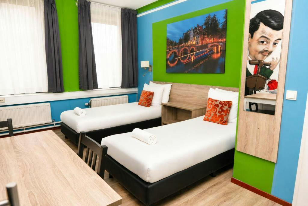 WG-Zimmer zu mieten für 2.157 € pro Monat in Amsterdam, Heathrowstraat