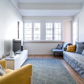 Apartment for rent for €1,869 per month in Lisbon, Rua Braamcamp