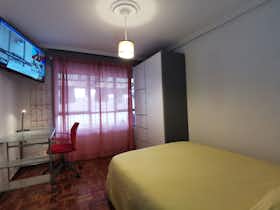 私人房间 正在以 €320 的月租出租，其位于 Oviedo, Calle Benjamín Ortiz