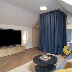 Apartment for rent for €2,500 per month in Ljubljana, Ciril-Metodov trg