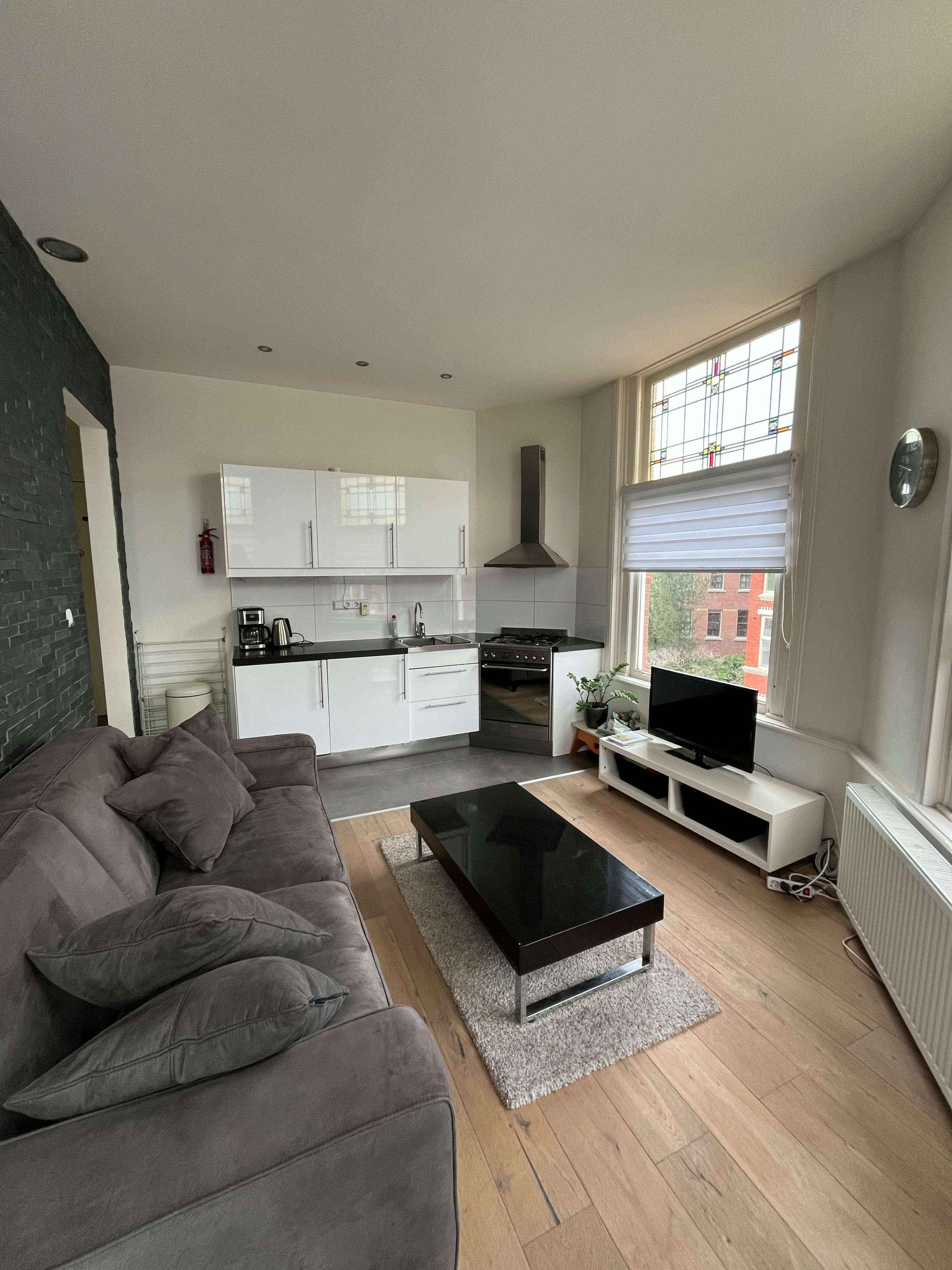 Apartment for rent for €1,375 per month in The Hague, Koningin Emmaplein