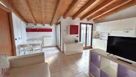Apartament de închiriat pentru 1.400 EUR pe lună în Milan, Via Pellegrino Rossi
