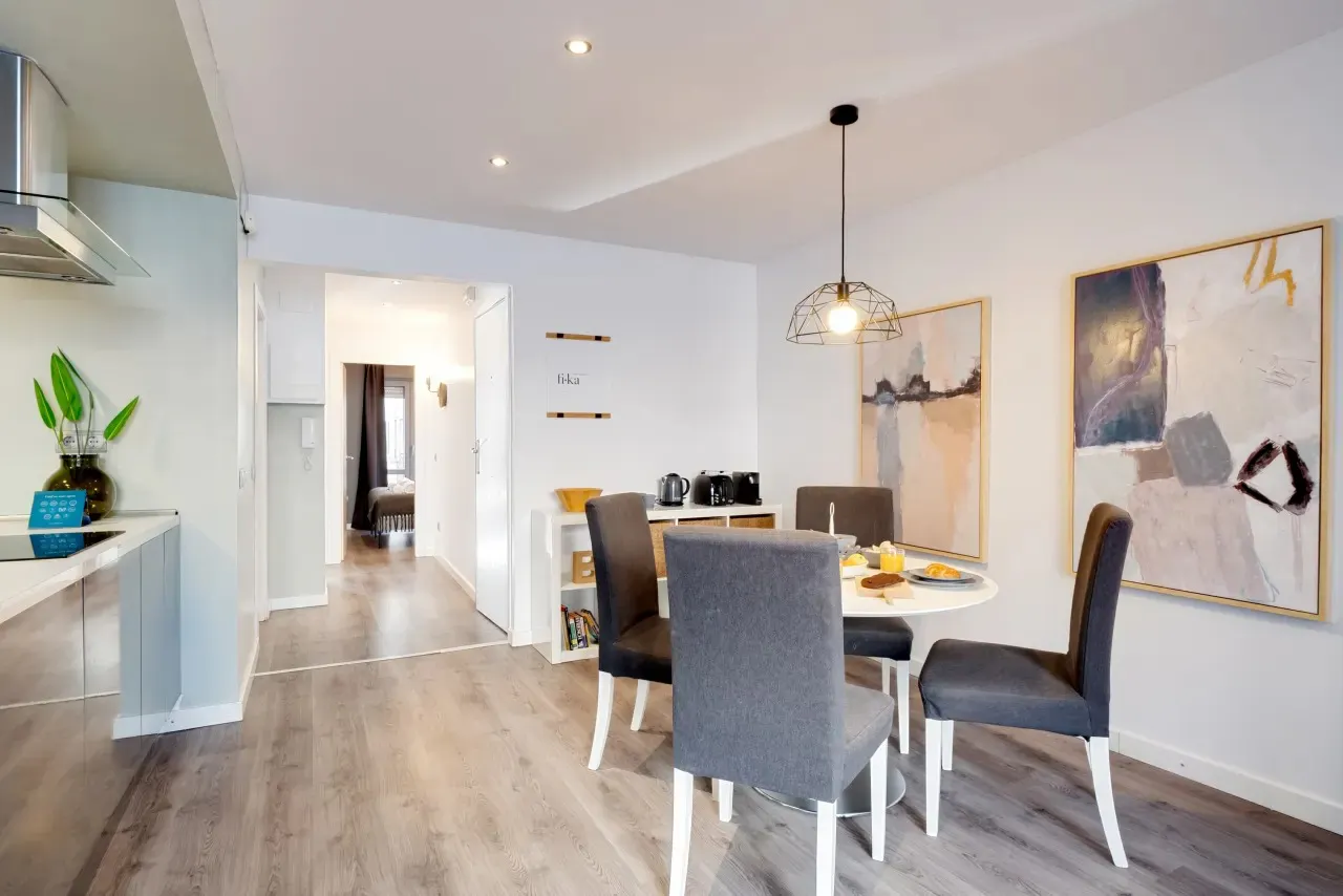 2-Bedroom Apartment in Carrer de Verdi, Barcelona (1054004) ROOM 2