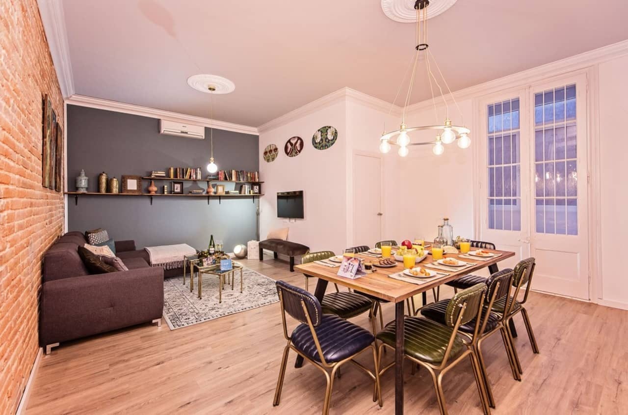 Apartment for rent for €3,399 per month in Barcelona, Carrer del Rosselló