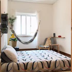 Private room for rent for €950 per month in Lisbon, Rua do Conde de Redondo