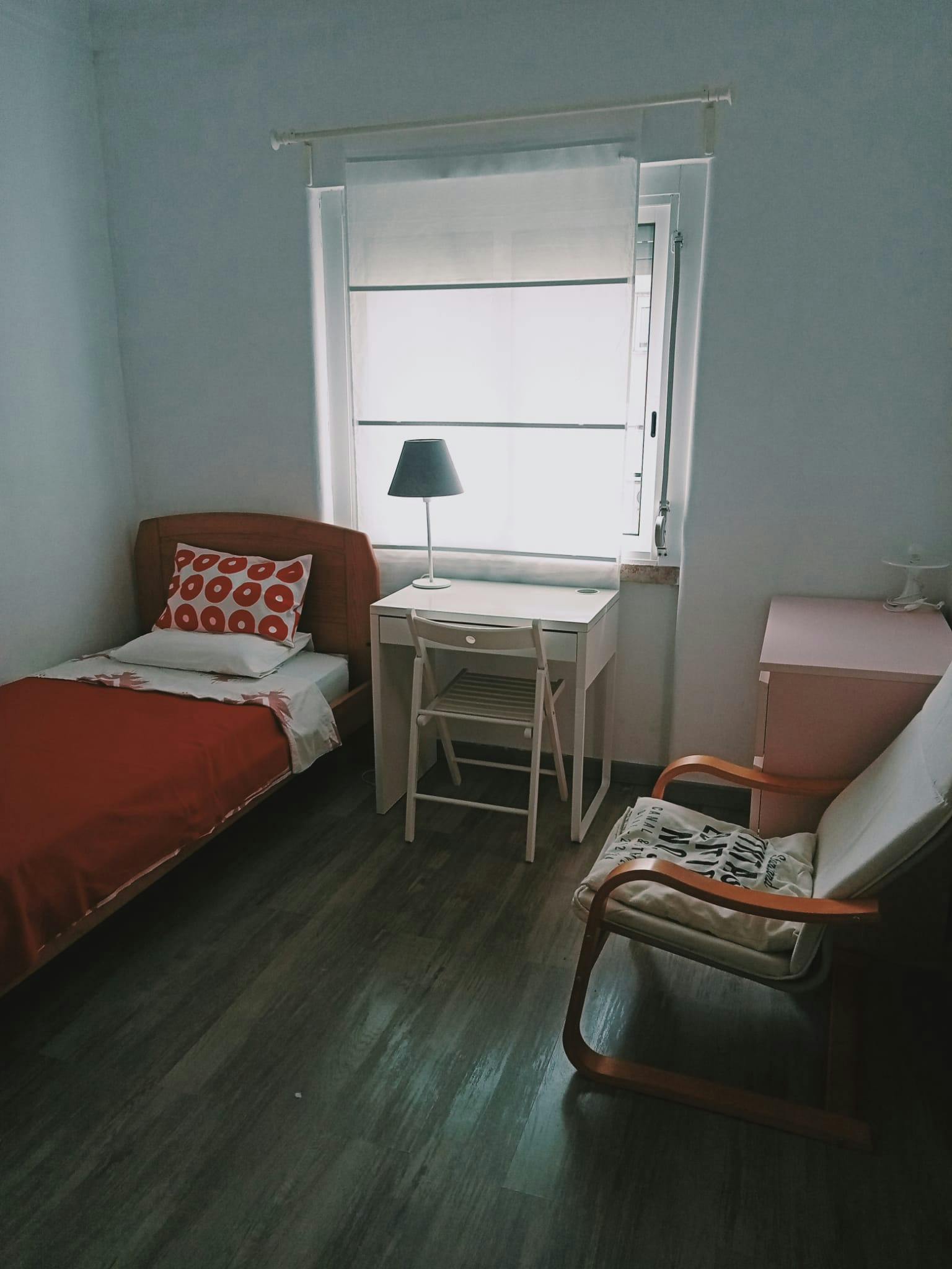 Private room for rent for €250 per month in Lisbon, Rua Francisco de Holanda
