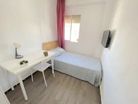 Private room for rent for €295 per month in Sevilla, Calle Doctor Seras