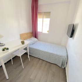 Private room for rent for €295 per month in Sevilla, Calle Doctor Seras