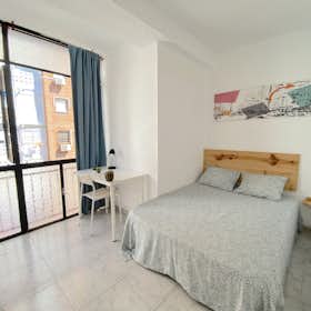 Private room for rent for €390 per month in Sevilla, Barriada La Palmilla