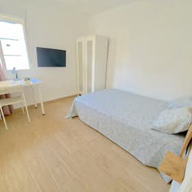 Private room for rent for €390 per month in Sevilla, Avenida San Lázaro