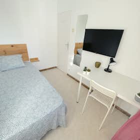 Private room for rent for €335 per month in Sevilla, Calle El Pedroso