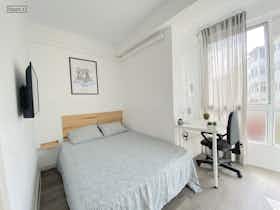 Private room for rent for €390 per month in Sevilla, Avenida Sánchez Pizjuan