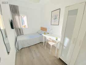 Приватна кімната за оренду для 360 EUR на місяць у Sevilla, Avenida Sánchez Pizjuan
