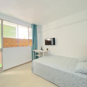 Private room for rent for €390 per month in Sevilla, Plaza de Gelo