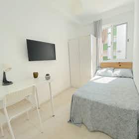 私人房间 正在以 €345 的月租出租，其位于 Sevilla, Plaza de Gelo