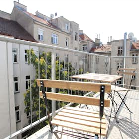 Apartment for rent for €970 per month in Vienna, Lerchenfelder Gürtel