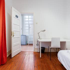 Private room for rent for €782 per month in Lisbon, Avenida António Augusto de Aguiar