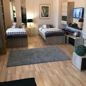 Studio for rent for €1,085 per month in Düsseldorf, Adlerstraße