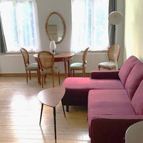 Apartment for rent for €1,000 per month in Brussels, Zwaardstraat
