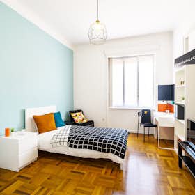 Private room for rent for €530 per month in Bergamo, Via Giuseppe Verdi