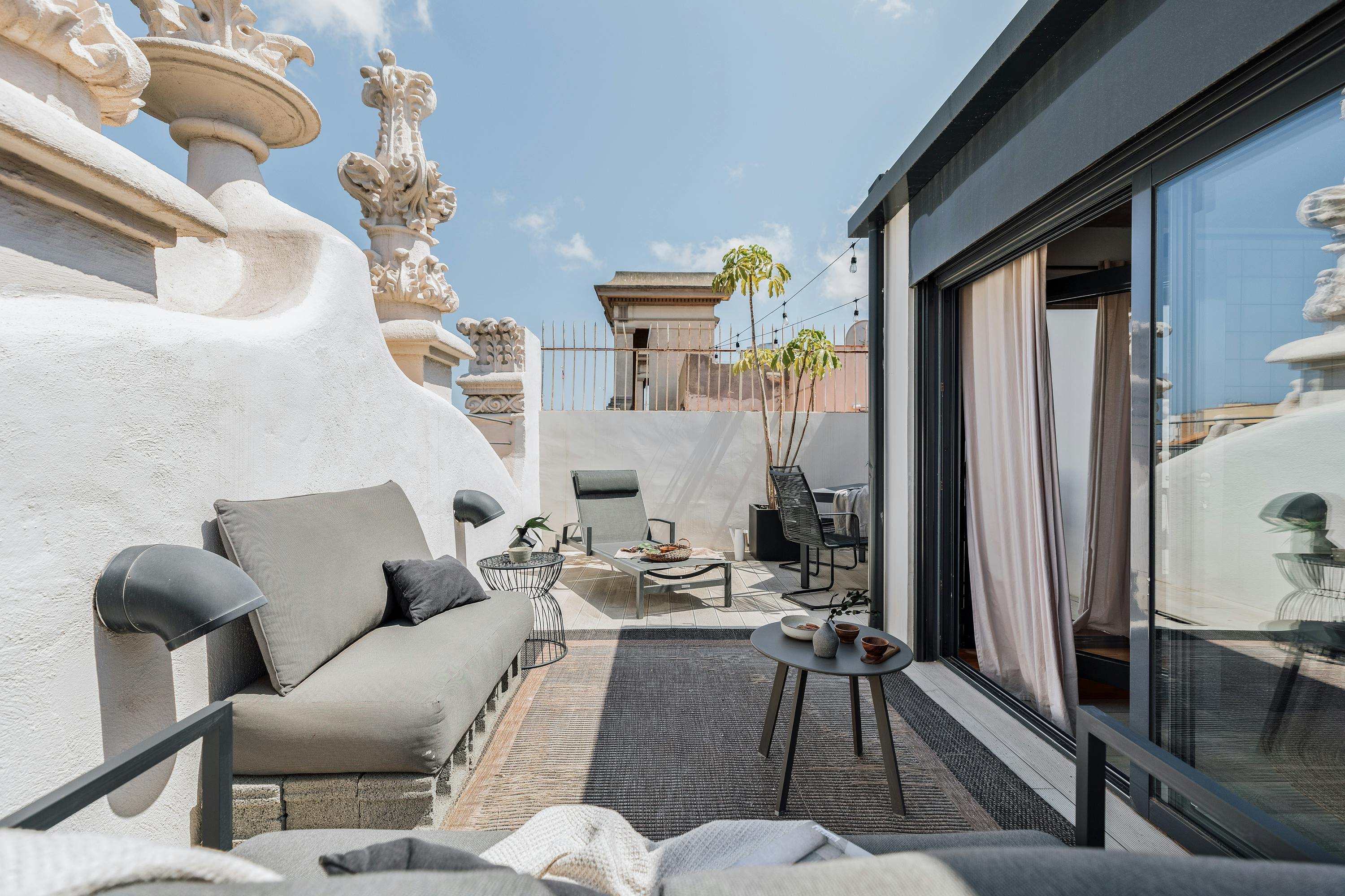 Apartment for rent for €4,268 per month in Barcelona, Carrer de Roger de Llúria