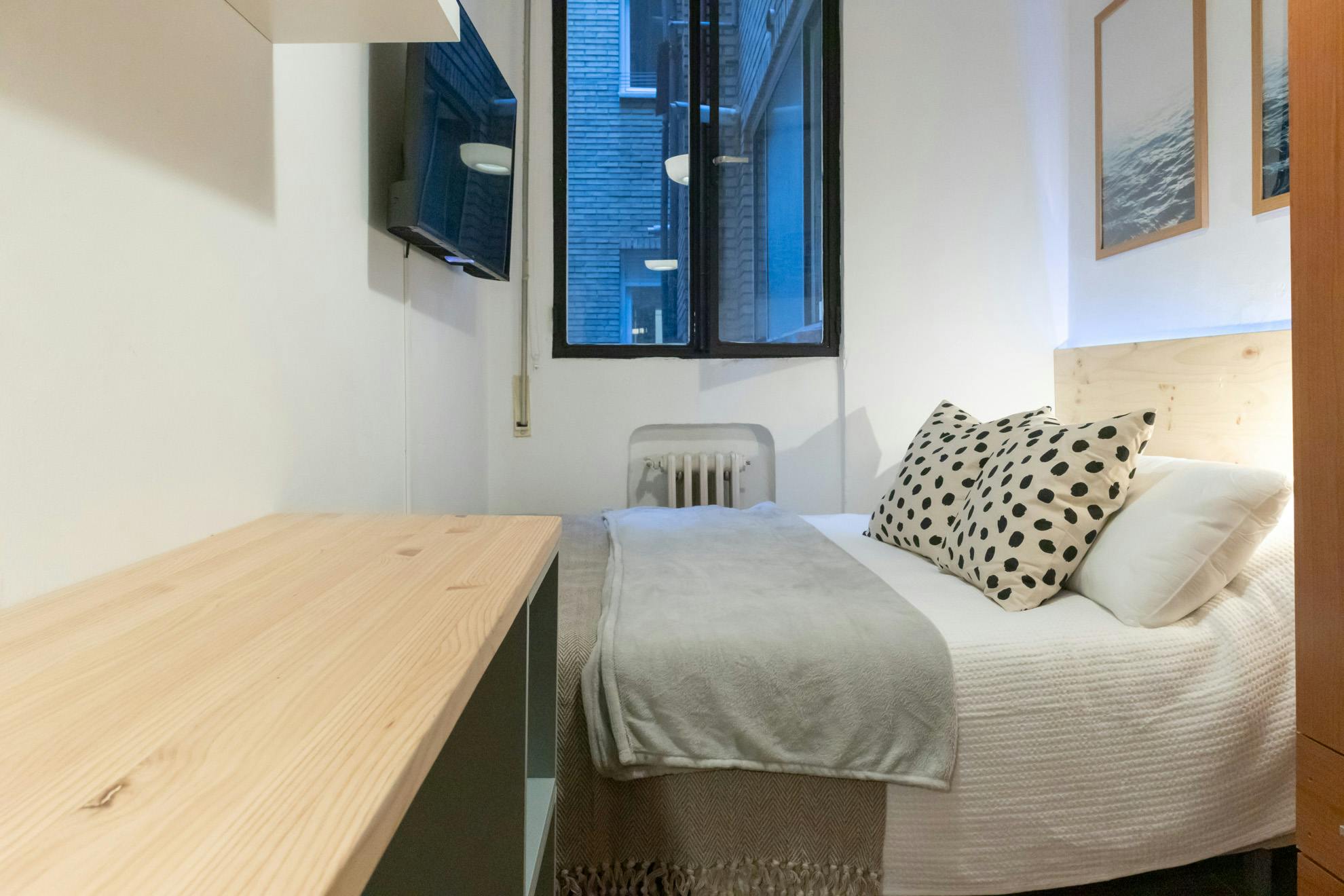 Calle de Ferraz, Madrid preview