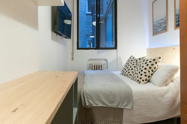 Private room in Calle de Ferraz, Madrid (1081038) room image 1