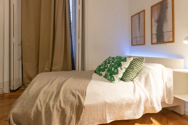 Private room in Calle de la Plaza, Madrid (1081304) room image 2