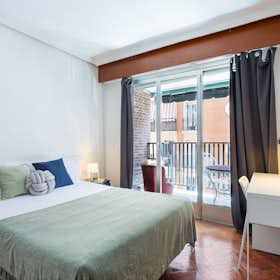 Private room for rent for €825 per month in Madrid, Calle de Estanislao Figueras