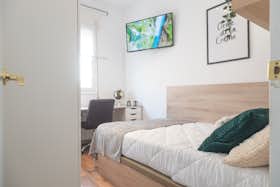 Private room for rent for €700 per month in Madrid, Calle de Guzmán el Bueno