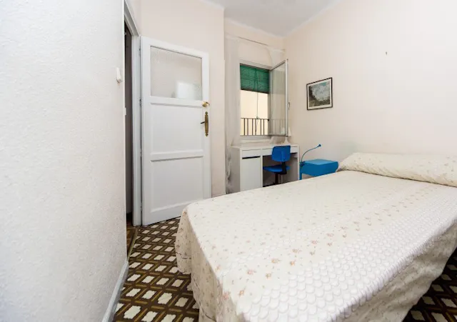 Private room in Calle de Moratines, Madrid (1081986) room image 2