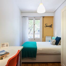 Private room for rent for €560 per month in Madrid, Calle Francos Rodríguez
