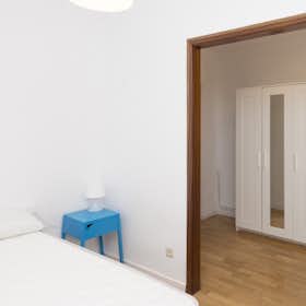 Private room for rent for €520 per month in Madrid, Calle Francos Rodríguez