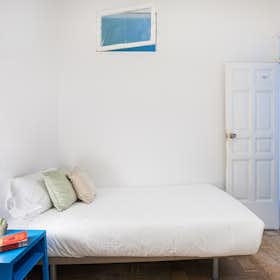 Private room for rent for €605 per month in Madrid, Plaza de la Marina Española