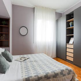 Apartment for rent for €1,800 per month in Milan, Piazzale Biancamano