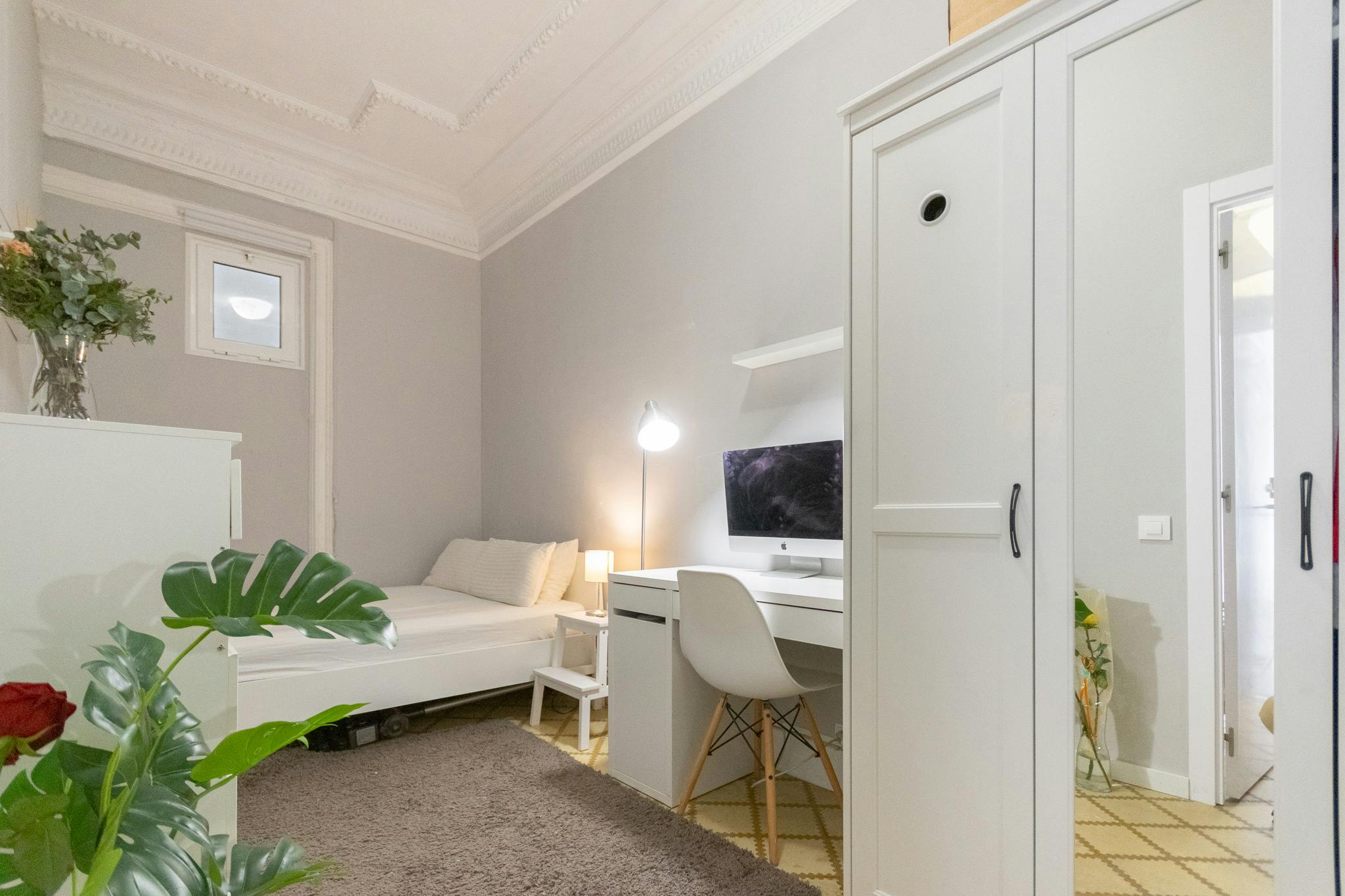Room on Carrer de Muntaner, Barcelona