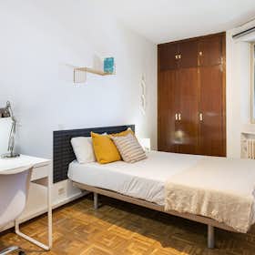 Privé kamer for rent for € 660 per month in Madrid, Calle de Orense