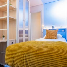 WG-Zimmer for rent for 550 € per month in Madrid, Calle de Ofelia Nieto