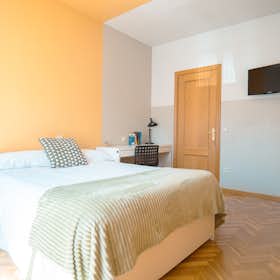 Private room for rent for €670 per month in Madrid, Calle del Limonero