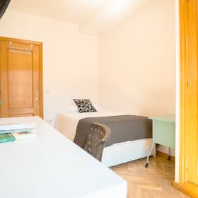 Private room for rent for €650 per month in Madrid, Calle del Limonero