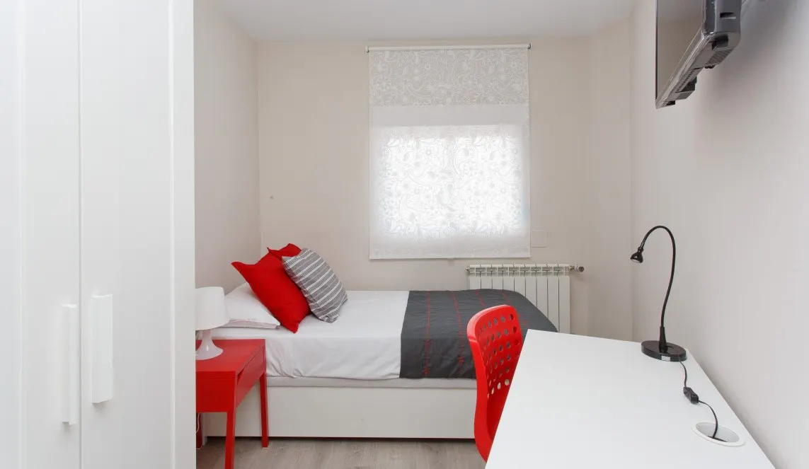 Private room in Calle Berruguete, Madrid (1083472) ROOM