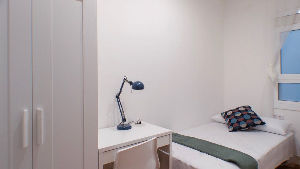 Private room for rent for €620 per month in Barcelona, Carrer del Comte Borrell