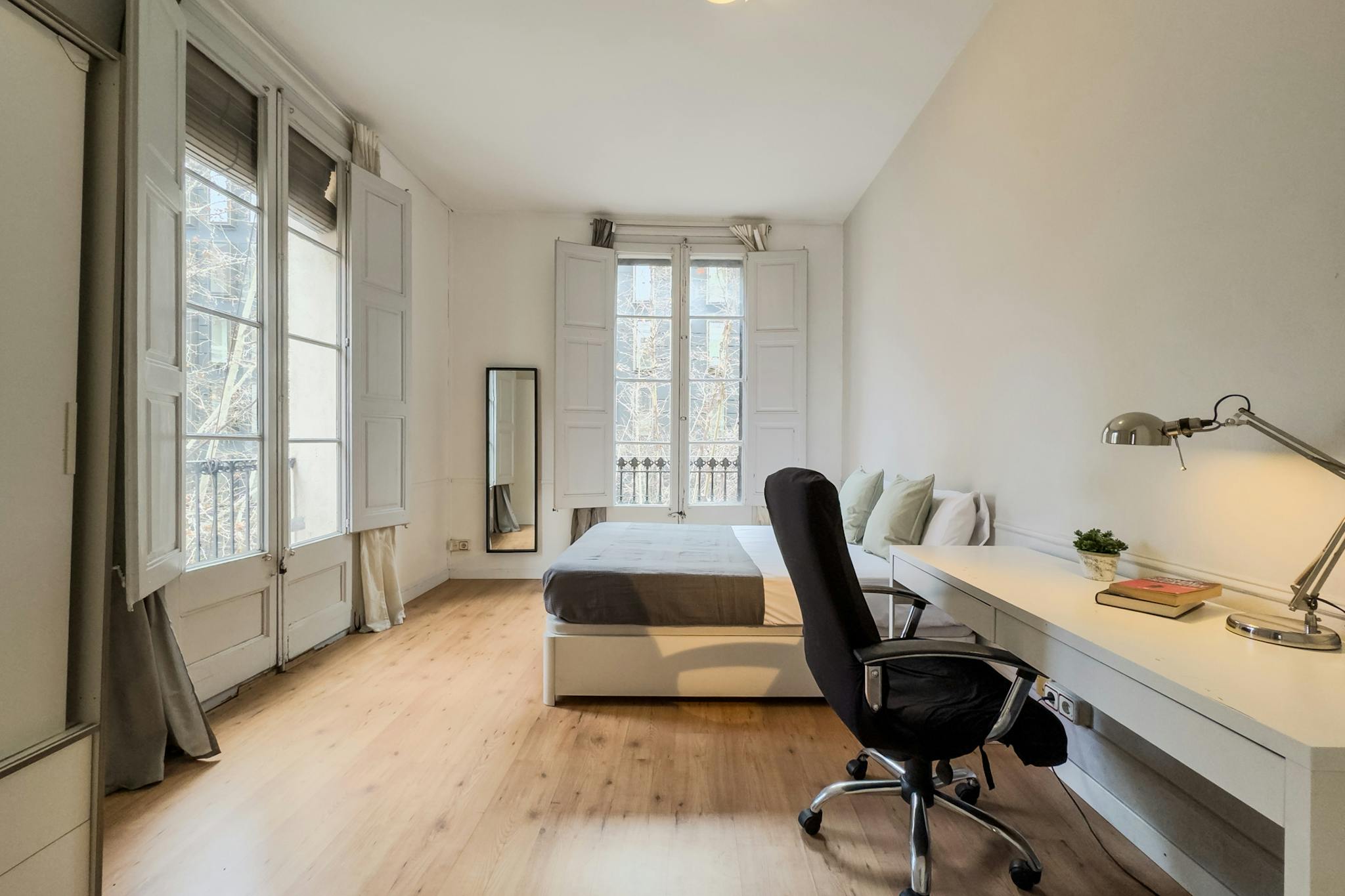 Carrer de Còrsega, Barcelona preview