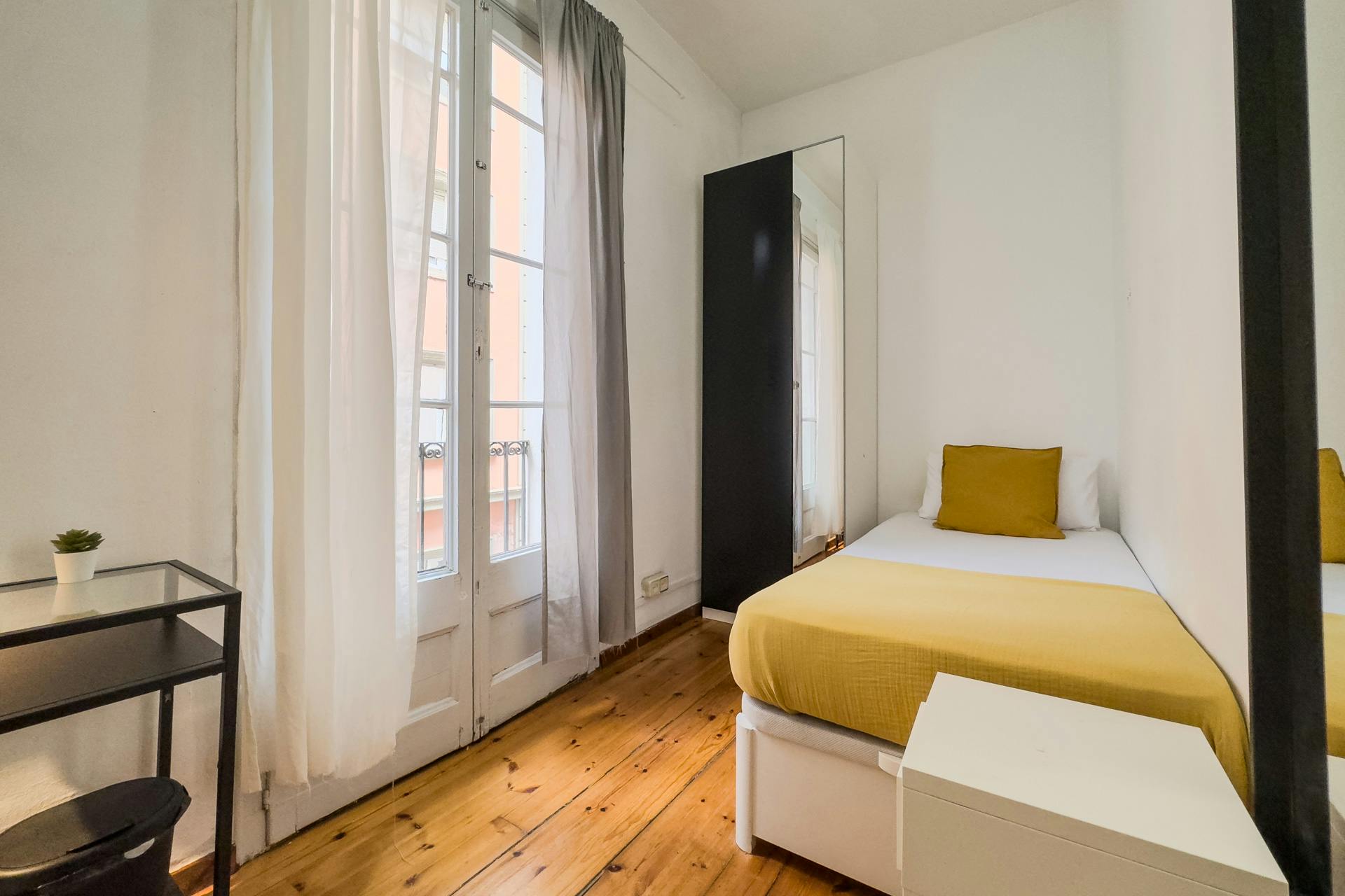 Carrer de Còrsega, Barcelona preview