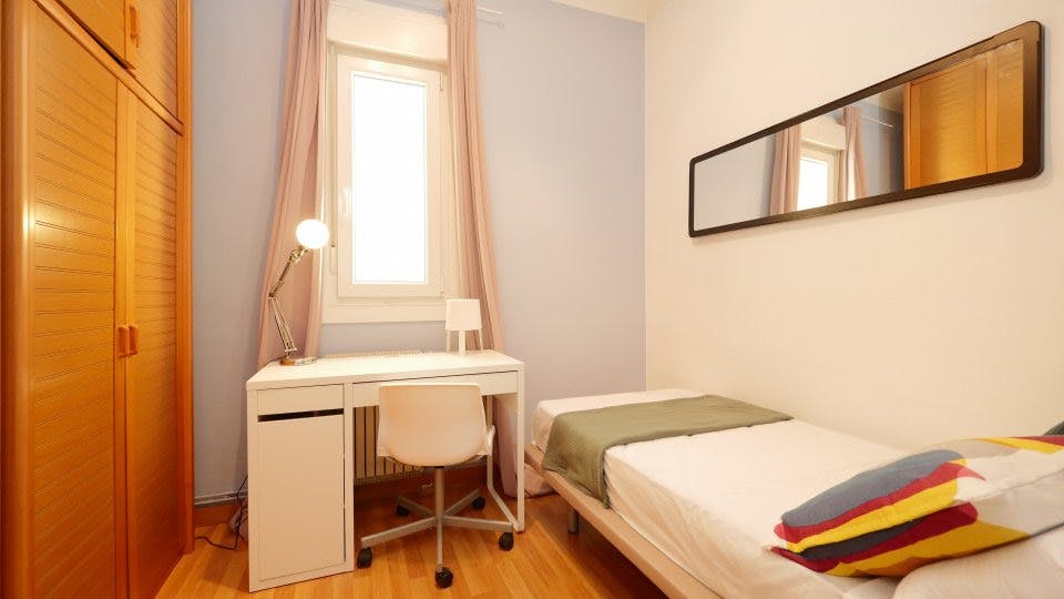 Private room for rent for €630 per month in Barcelona, Carrer Gran de Gràcia